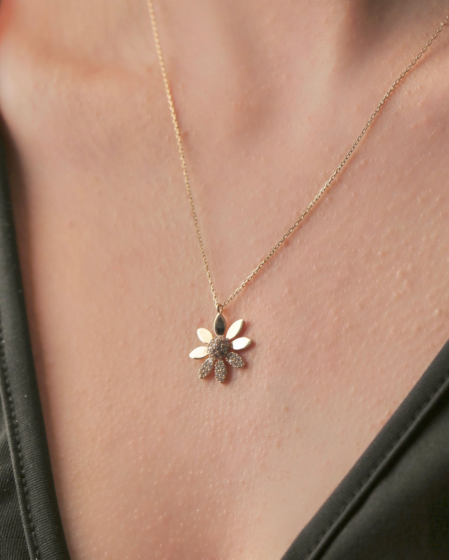 Flower  Daisy Charm Necklace