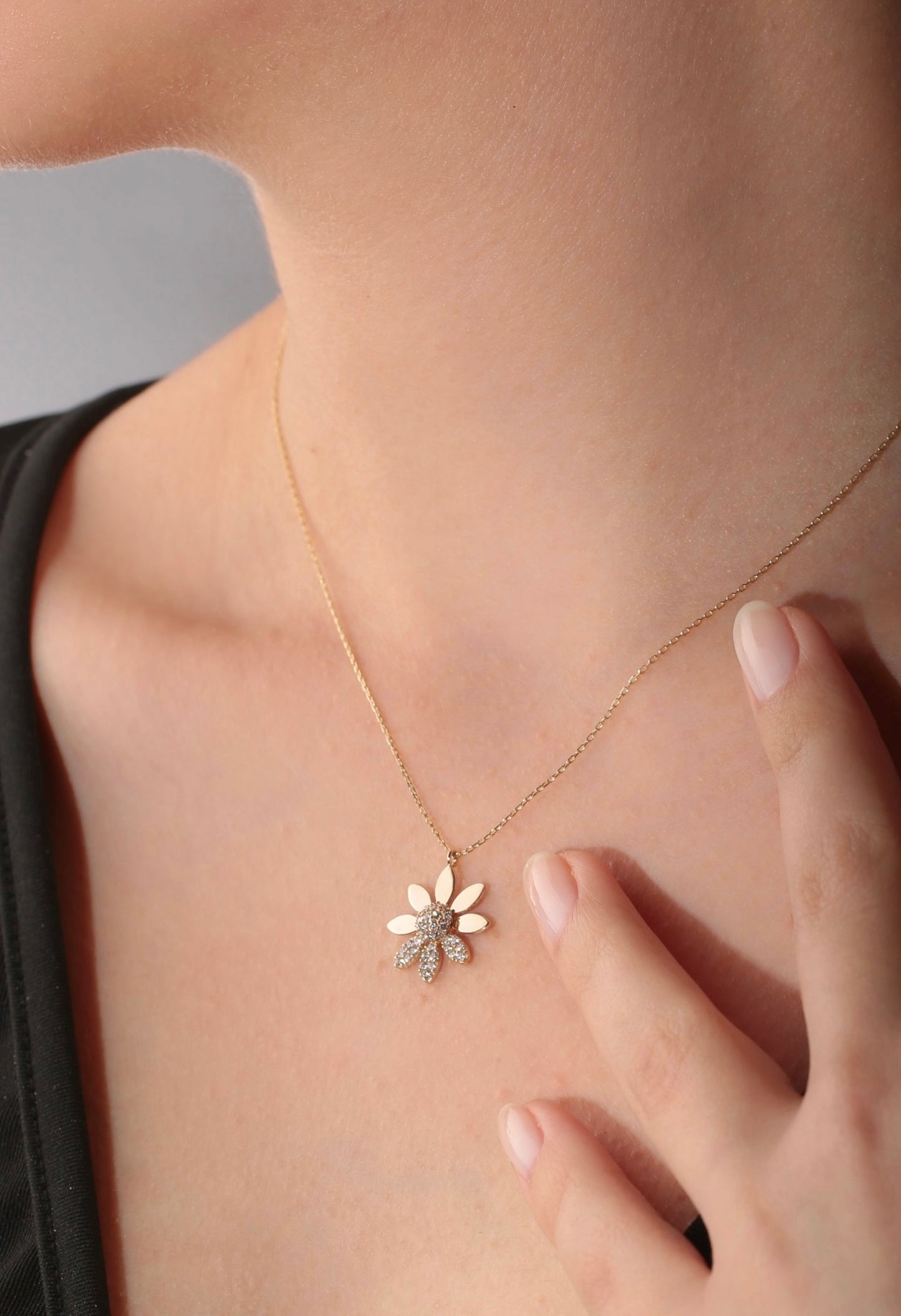 Flower  Daisy Charm Necklace